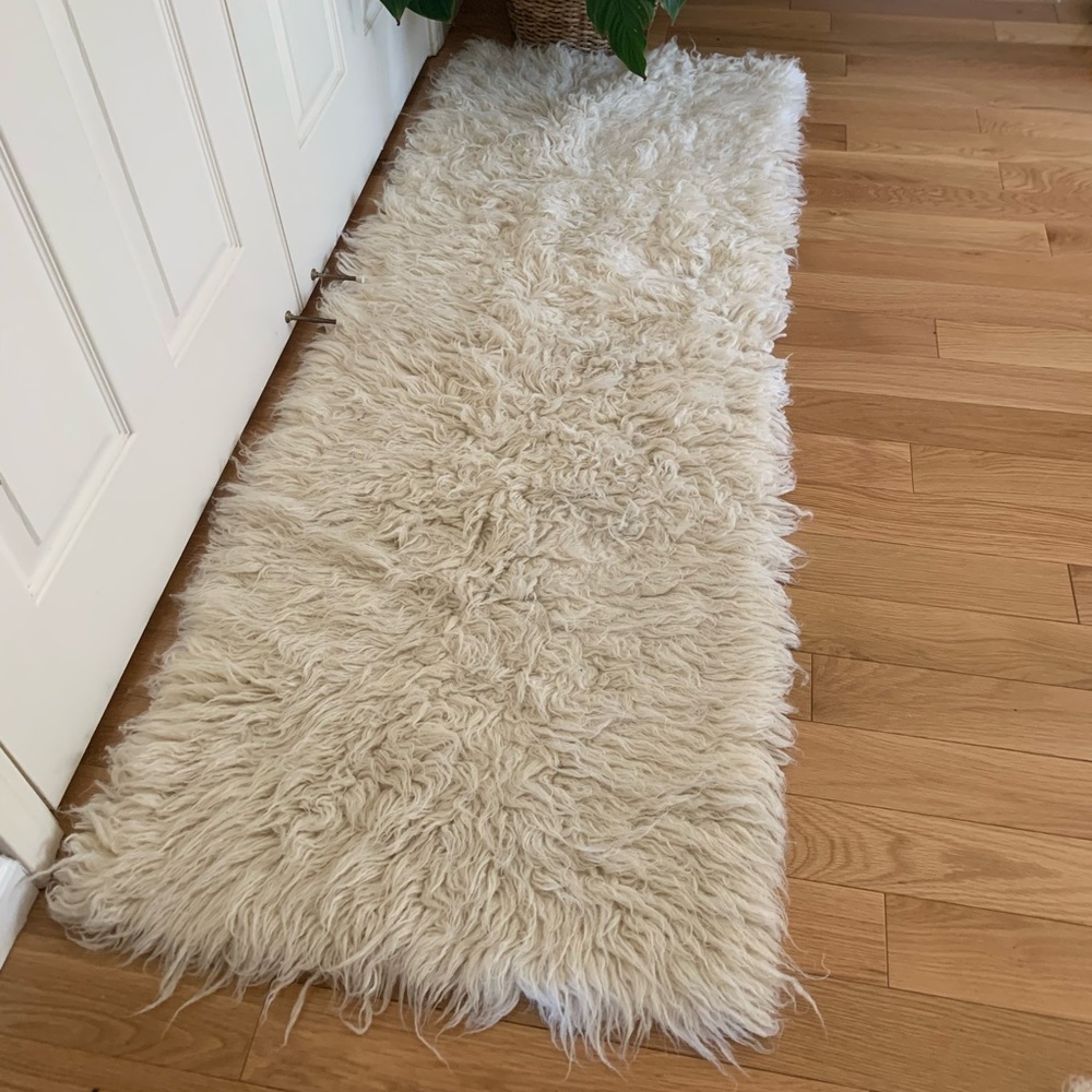 100% Wool Flokati Rug/Runner 22x63”